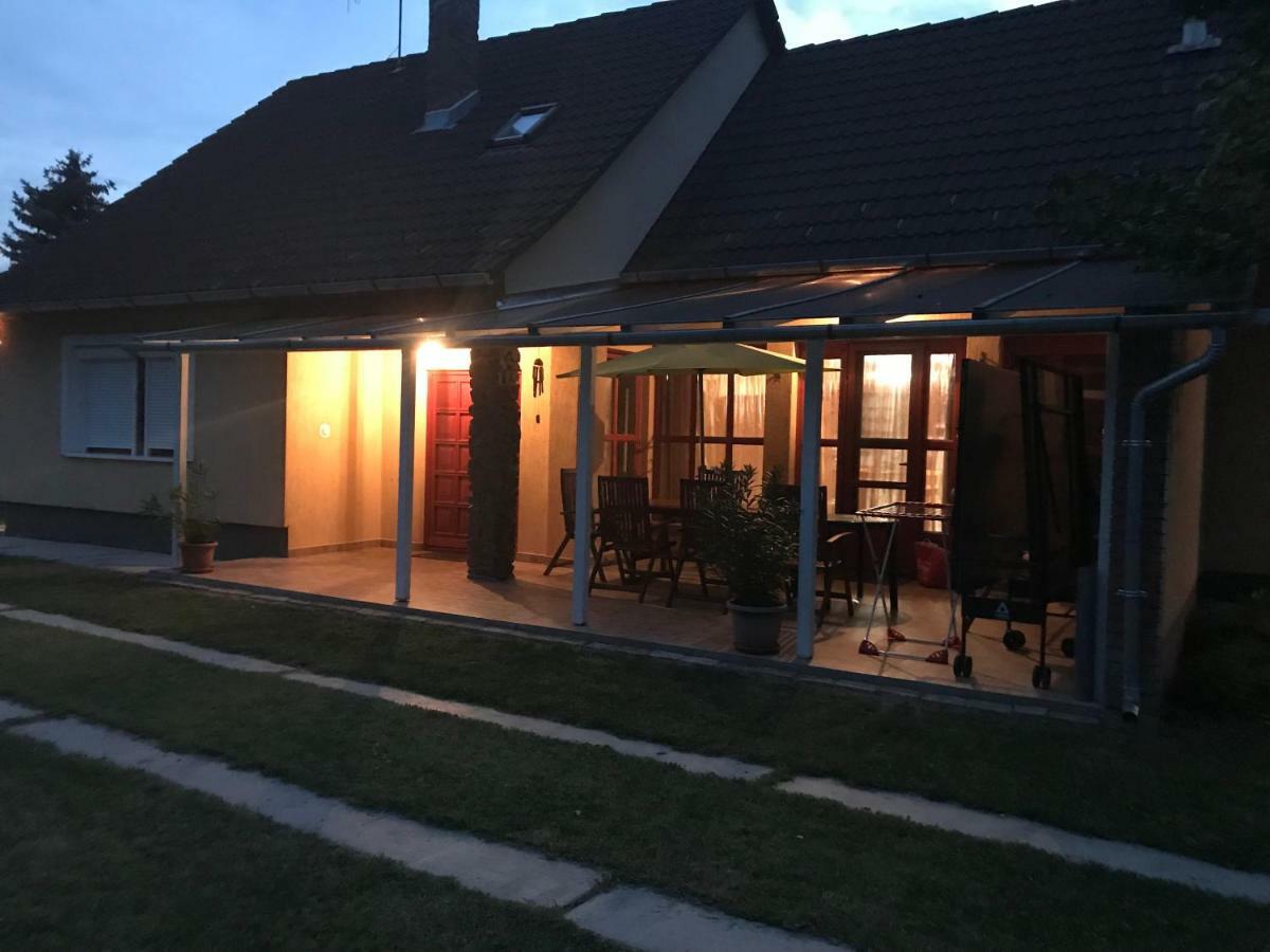Viharsarki Apartman Дьюла Экстерьер фото